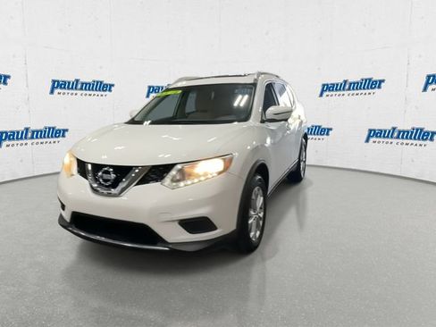 Used 2016 Nissan Rogue SV w/ SV Premium Package FWD image 4
