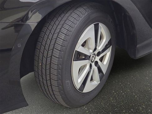 Used 2018 Toyota Prius Four image 35