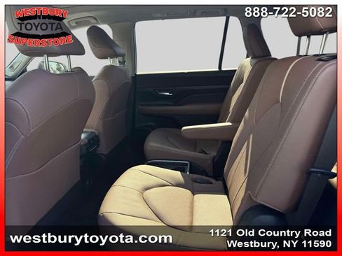 Used 2024 Toyota Grand Highlander AWD image 16