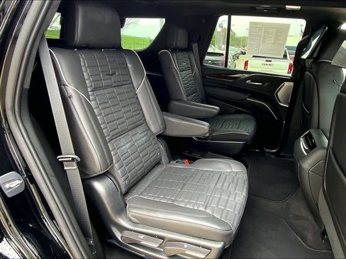 Used 2023 Cadillac Escalade Sport Platinum w/ LPO, ONYX Package AWD/4WD image 24