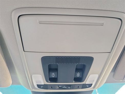 New 2025 Honda Pilot Touring image 32