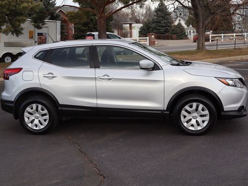 Used 2018 Nissan Rogue Sport S image 3