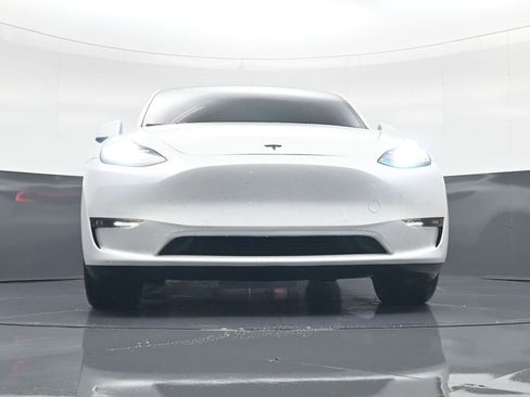 Used 2021 Tesla Model Y Long Range image 18