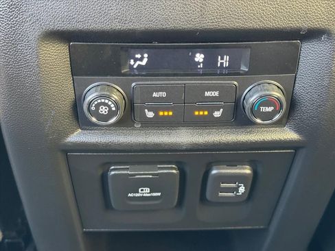 Used 2023 Chevrolet Traverse Premier image 13