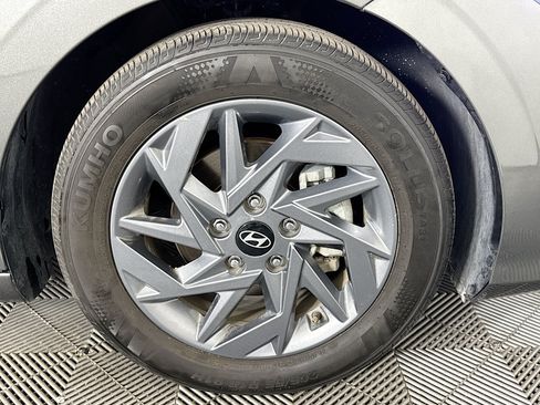 Used 2024 Hyundai Elantra SEL FWD image 31