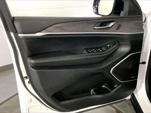 Used 2024 Jeep Grand Cherokee Limited 4xe AWD/4WD image 24