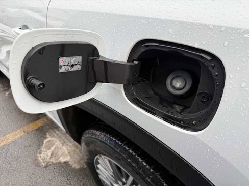 Used 2024 Chevrolet Traverse LT w/ Enhanced Driving Package image 24