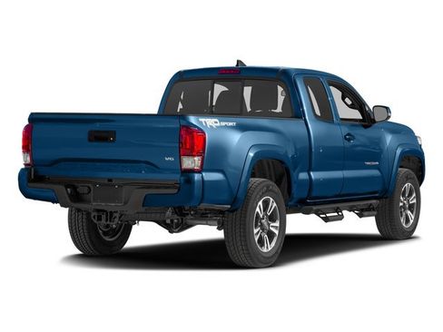 Used 2017 Toyota Tacoma TRD Sport w/ Tow Package AWD/4WD image 2