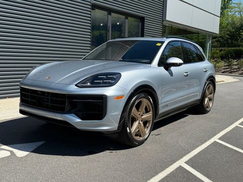 New 2026 Porsche Cayenne GTS AWD/4WD image 1