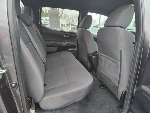 Used 2016 Toyota Tacoma TRD Off-Road w/ Towing Package image 14