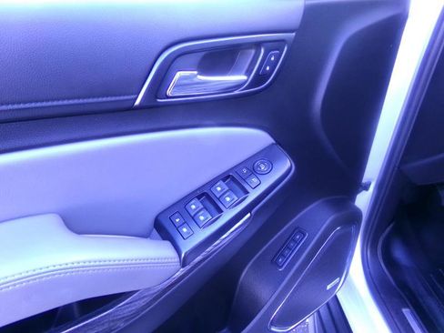 Used 2019 Chevrolet Suburban LT image 13