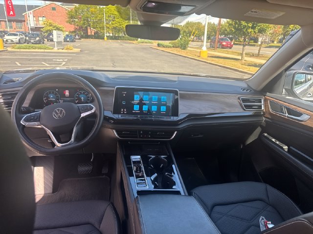 Used 2025 Volkswagen Atlas SE AWD/4WD image 15