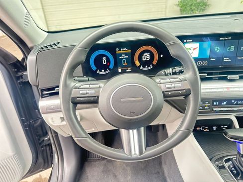 Used 2025 Hyundai Kona SEL image 28