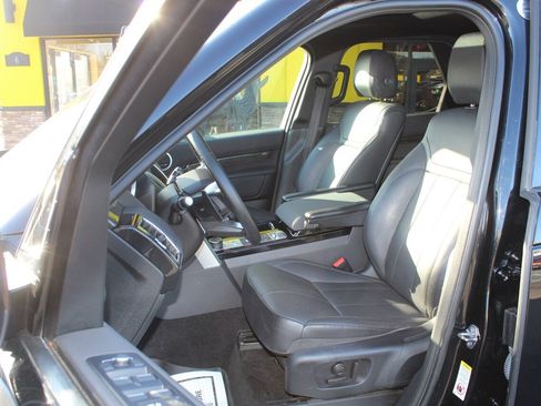 Used 2017 Land Rover Discovery HSE AWD/4WD image 13