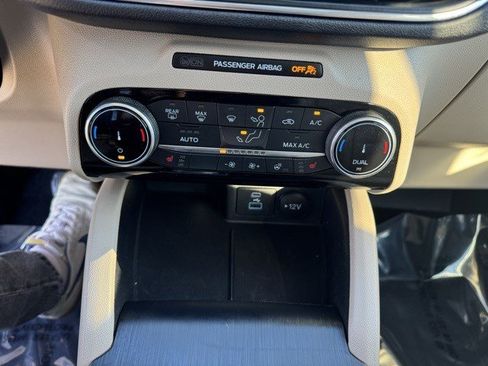 Certified 2022 Ford Escape Titanium w/ Class II Trailer Tow Package image 22