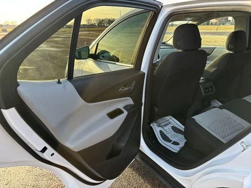 Used 2024 Chevrolet Equinox LT image 30