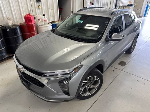 New 2026 Chevrolet Trax LT w/ Driver Confidence Package FWD image 28