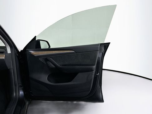 Used 2024 Tesla Model Y Long Range image 33