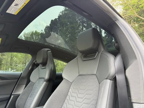 Used 2022 Audi e-tron GT Premium Plus AWD/4WD image 32