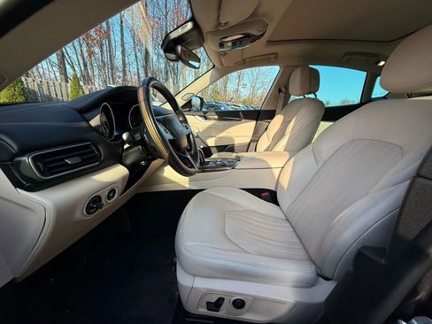 Used 2019 Maserati Levante GranLusso image 11