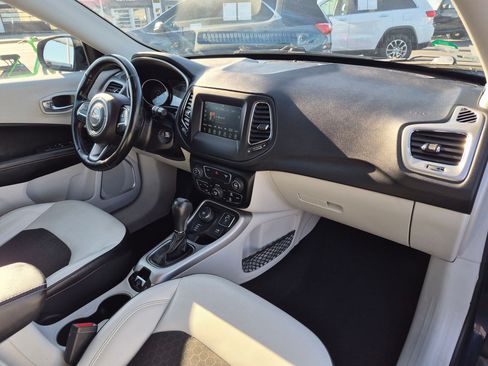 Used 2020 Jeep Compass Latitude w/ Cold Weather Group AWD/4WD image 32