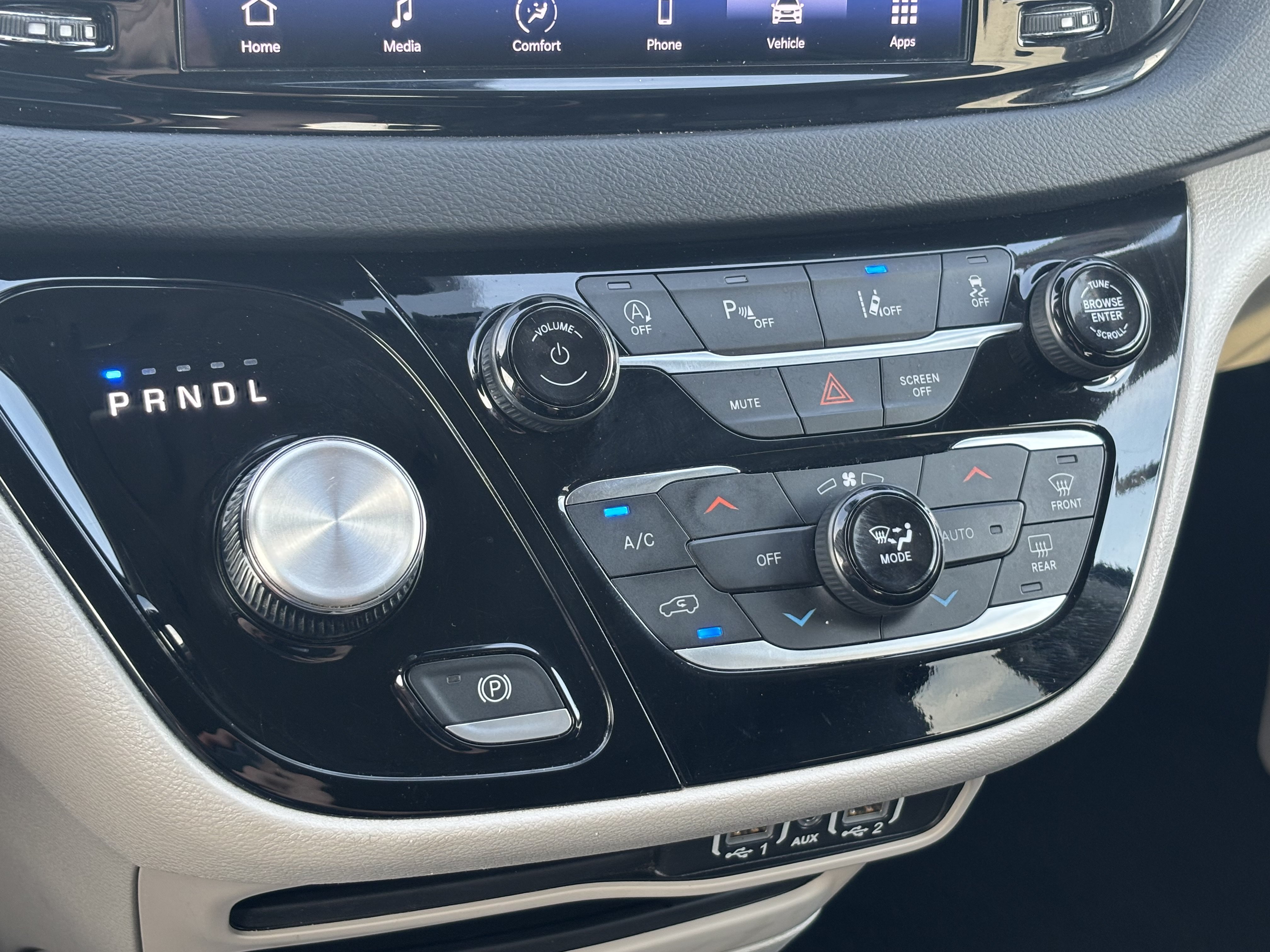Used 2023 Chrysler Pacifica Touring-L FWD image 18