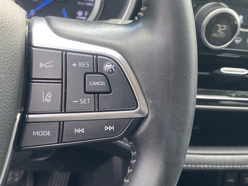 Used 2021 Toyota Highlander XLE image 18