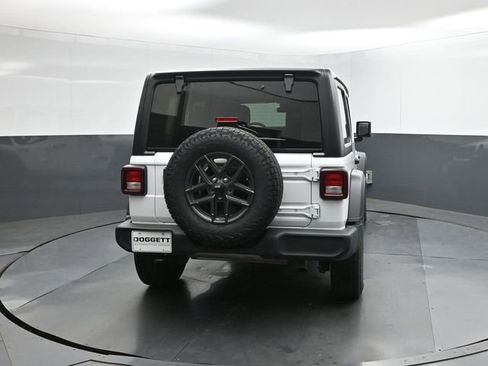 Used 2024 Jeep Wrangler Sport S image 8