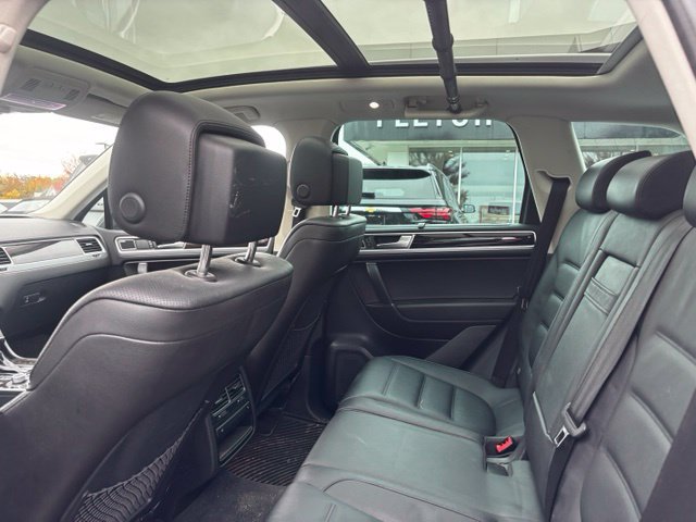 Used 2016 Volkswagen Touareg Executive AWD/4WD image 7
