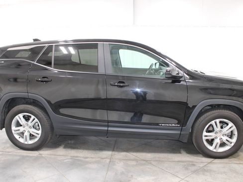 Used 2024 GMC Terrain SLE image 11