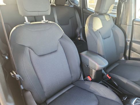 Used 2023 Jeep Renegade Latitude image 14