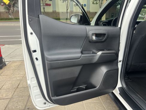 Used 2022 Toyota Tacoma TRD Off-Road w/ Technology Package image 28