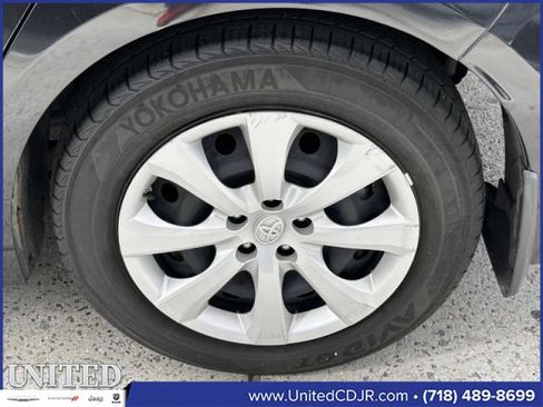 Used 2022 Toyota Corolla LE image 12