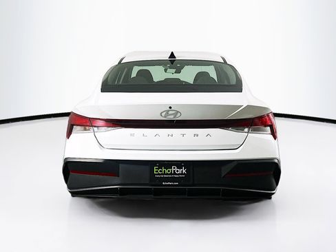Used 2024 Hyundai Elantra SEL image 7