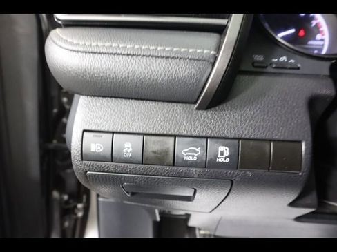 Used 2021 Toyota Camry SE image 19