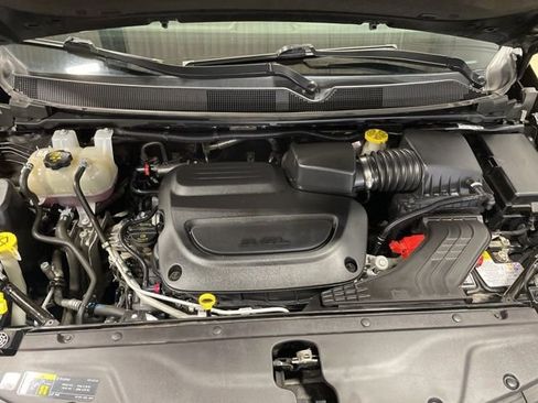 Used 2024 Chrysler Pacifica Touring-L image 33