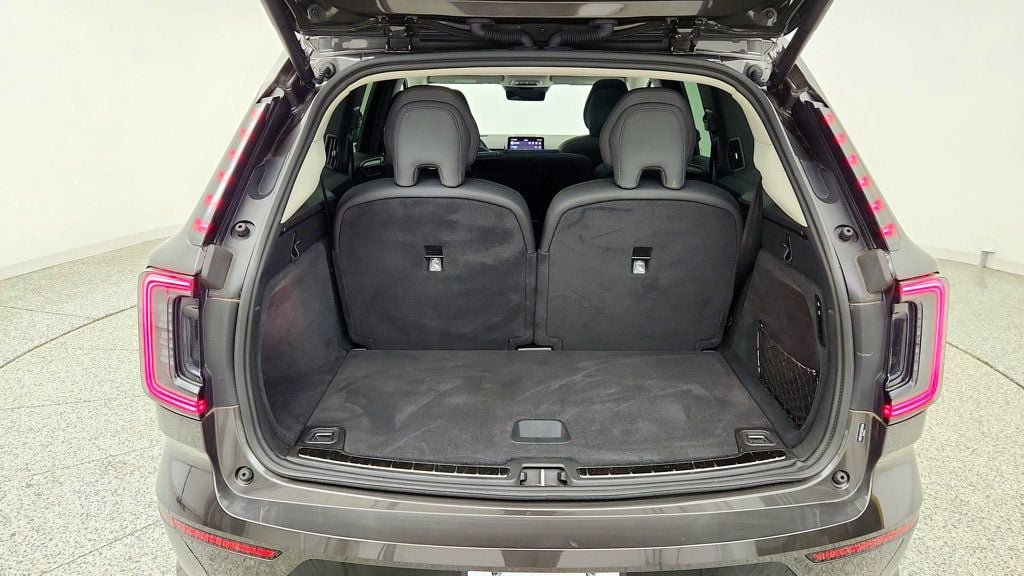 Used 2025 Volvo EX90 Plus AWD/4WD image 23