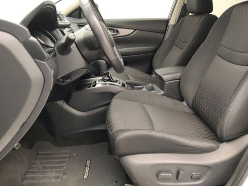 Used 2018 Nissan Rogue SV image 17