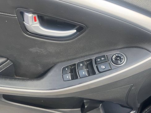 Used 2014 Hyundai Elantra GT w/ Option Group 02 FWD image 10