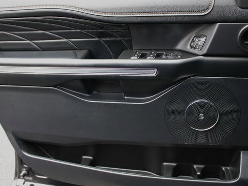 Used 2019 Ford Expedition Max Platinum image 14