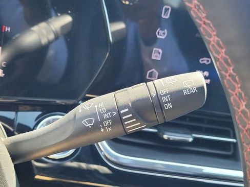Used 2025 Chevrolet Trax RS w/ Driver Confidence Package FWD image 17