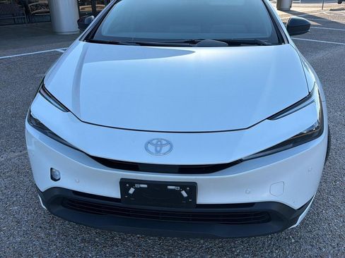 Used 2024 Toyota Prius LE FWD image 8