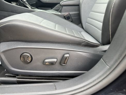 Used 2025 Volkswagen Jetta SE FWD image 12