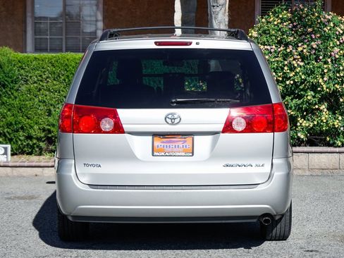 Used 2007 Toyota Sienna XLE image 8