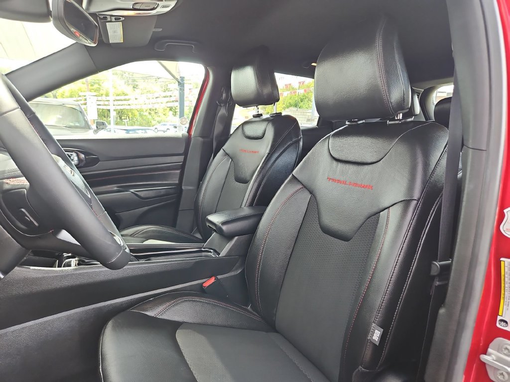 Used 2025 Jeep Compass Trailhawk AWD/4WD image 14