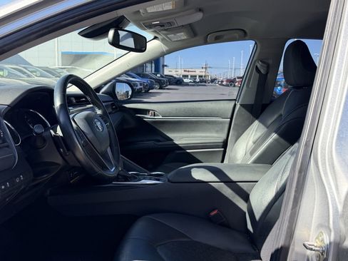 Used 2019 Toyota Camry XSE image 8