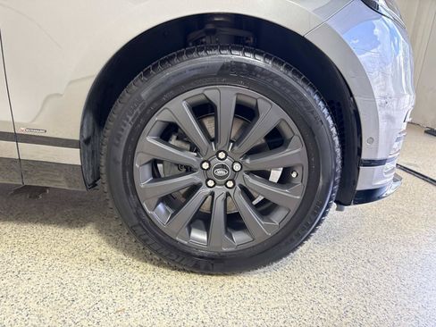 Used 2018 Land Rover Range Rover Velar R-Dynamic SE AWD/4WD image 9
