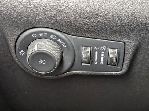 Used 2022 Jeep Compass Latitude w/ Convenience Group image 32