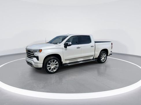 Used 2024 Chevrolet Silverado 1500 High Country w/ High Country Premium Package AWD/4WD image 3