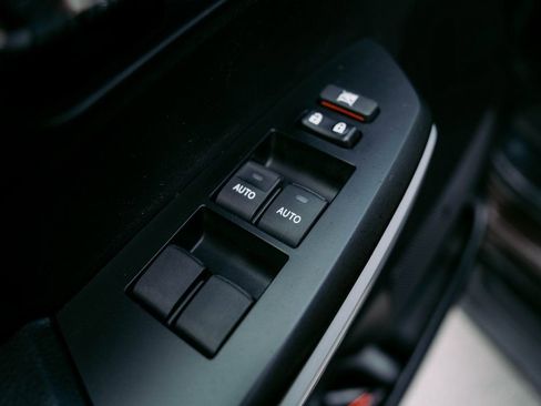 Used 2021 Toyota Tundra 4x4 CrewMax image 16